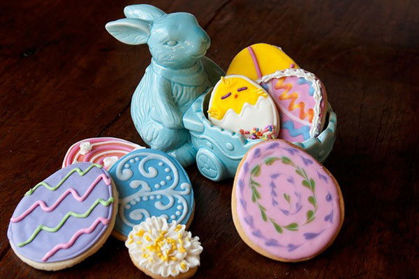 Easter cookies with royal icing